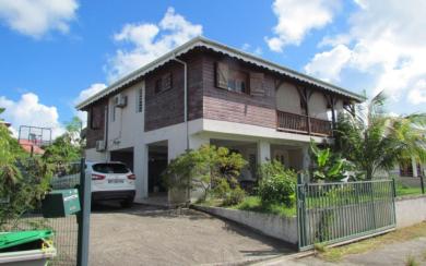  PORT LOUIS maison 115m2 h sur étage  prox plage   342000€