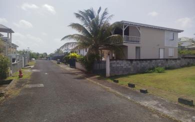  PORT LOUIS maison 115m2 h sur étage  prox plage   342000€
