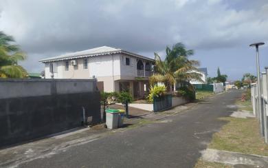  PORT LOUIS maison 115m2 h sur étage  prox plage   342000€