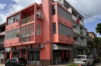 Immeuble sur trois niveaux à Pointe-à-Pitre