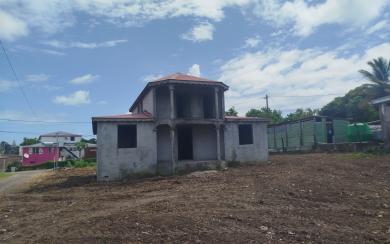 MAISON DE 213 SHOB SUR TERRAIN 1100 M2  207000€