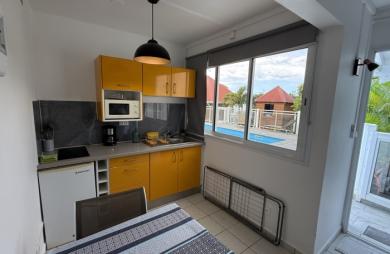 Opportunité :  Investissement Locatif Saisonnier Clés en Main ! Vue sur la mer et Montserrat.