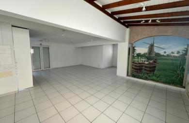 Vente Local commercial 82m&sup2; Saint François