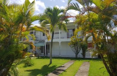 CHARMANT APPARTEMENT T2 MEUBLE A SAINTE ANNE