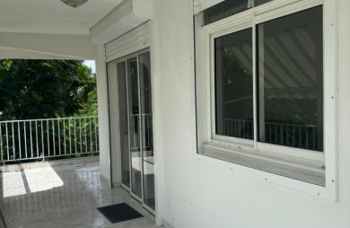 CHARMANT APPARTEMENT T2 MEUBLE A SAINTE ANNE
