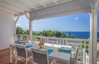 Bouillante Exceptionnel ensemble immobilier de 6 appartements avec Vue Imprenable sur la mer !