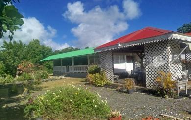  PT BOURG    F6 2  F6 TERR  1598m2t  + carbet 340000€