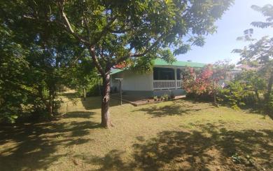  PT BOURG    F6 2  F6 TERR  1598m2t  + carbet 340000€