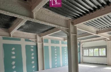 À louer - Local commercial neuf 74m2 - ETAGE AVEC ASCENSEUR - DOTHEMAR