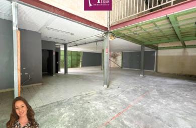À louer   Dépôt de 400 m2 avec mezzanine   Zone stratégique de Petit-Pérou