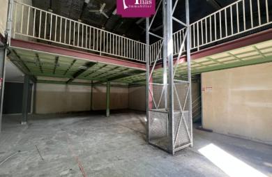 À louer   Dépôt de 400 m2 avec mezzanine   Zone stratégique de Petit-Pérou
