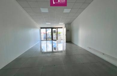 À louer - Local rénové 47m2 - étage sans ascenseur - Jarry