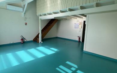  Local professionnel au 3ᵉ étage avec ascenseur