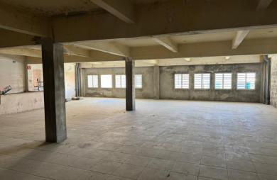Local commercial brut de 210 m2   1er étage - avec ascenceur