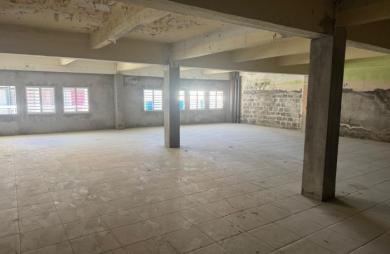 Local commercial brut de 210 m2   1er étage - avec ascenceur