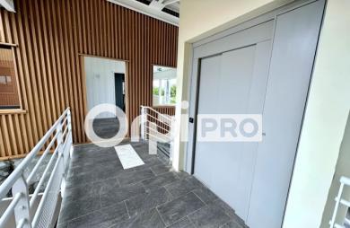 Location Divers 317m&sup2; Saint François