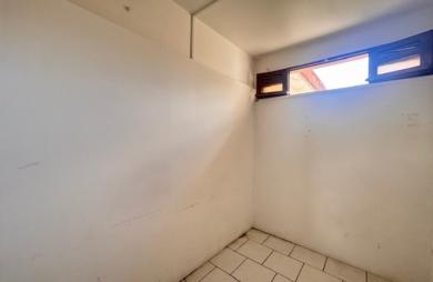 Local professionnel aux Abymes - LONGFORT IMMOBILIER