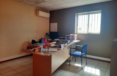 Location local commercial de 90 m2 à Ste Rose - Zone d
