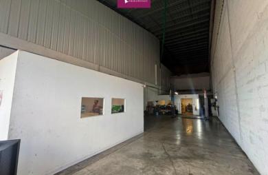 À louer - Dépôt 200 m2 - Jarry