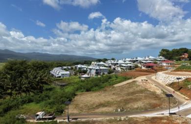 LAMENTIN  TERRAIN 528 M2