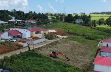 LAMENTIN  TERRAIN 528 M2