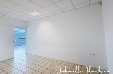 Location Local commercial 82m&sup2; 3 pièces Petit-Bourg