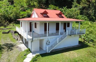 Vente Maison 100m&sup2; 4 pièces Gourbeyre