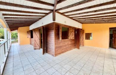 Maison composée de deux logements  - Le gosier