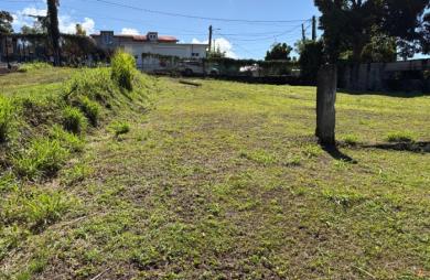 Saint-Claude-Terrain plat constructible- vue dégagée