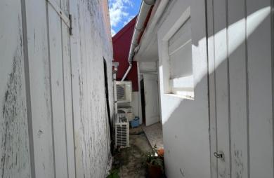 BASSE-TERRE Local professionnel  Centre-ville