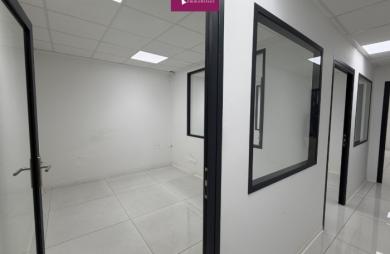 À Louer - Local professionnel 80m2 - De standing et clé en main - Petit-Pérou - Les Abymes