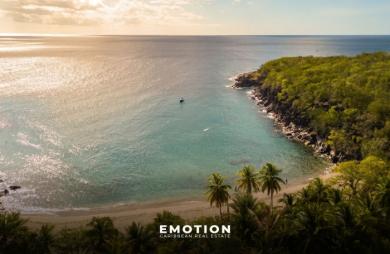 Ensemble immobilier en bord de plage   Fort potentiel touristique   Petite Anse, Pointe-Noire