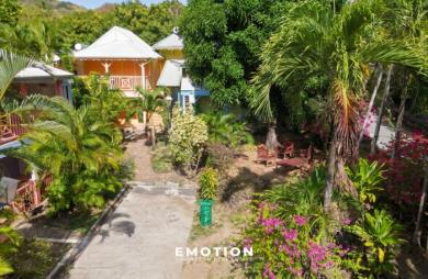 Ensemble immobilier en bord de plage   Fort potentiel touristique   Petite Anse, Pointe-Noire