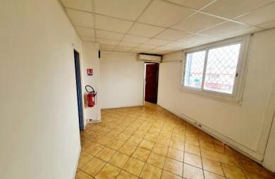 Bureaux à louer à Grand Camp