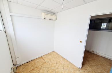 Bureaux à louer à Grand Camp