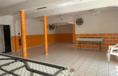 À LOUER À BASSE-TERRE- LOCAL COMMERCIAL DE 293 M2 AVEC TERRASSES   EMPLACEMENT STRATÉGIQUE