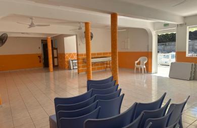 À LOUER À BASSE-TERRE- LOCAL COMMERCIAL DE 293 M2 AVEC TERRASSES   EMPLACEMENT STRATÉGIQUE