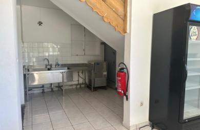 À LOUER À BASSE-TERRE- LOCAL COMMERCIAL DE 293 M2 AVEC TERRASSES   EMPLACEMENT STRATÉGIQUE