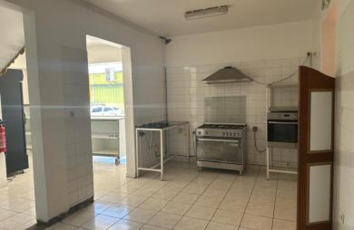 À LOUER À BASSE-TERRE- LOCAL COMMERCIAL DE 293 M2 AVEC TERRASSES   EMPLACEMENT STRATÉGIQUE