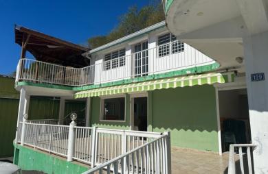 À LOUER À BASSE-TERRE- LOCAL COMMERCIAL DE 293 M2 AVEC TERRASSES   EMPLACEMENT STRATÉGIQUE