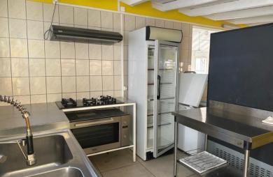 À LOUER À BASSE-TERRE- LOCAL COMMERCIAL DE 293 M2 AVEC TERRASSES   EMPLACEMENT STRATÉGIQUE