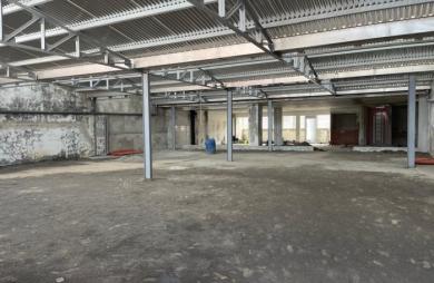 Local commercial brut de 350 m2   3e étage   avec ascenceur