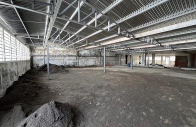 Local commercial brut de 350 m2   3e étage   avec ascenceur