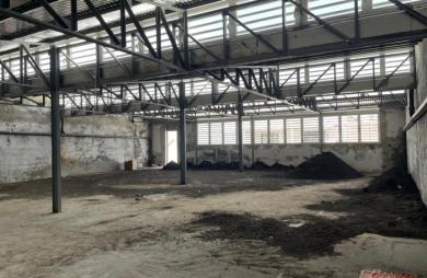 Local commercial brut de 350 m2   3e étage   avec ascenceur
