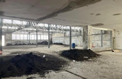 Local commercial brut de 350 m2   3e étage   avec ascenceur