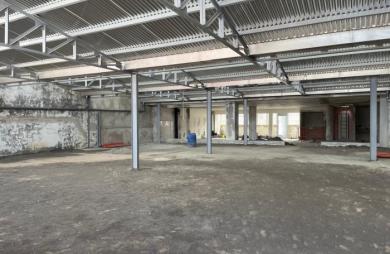 Local commercial brut de 350 m2   3e étage   avec ascenceur