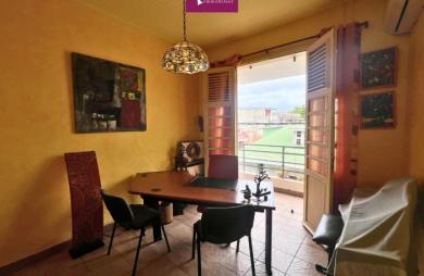 À VENDRE   Immeuble mixte à rénover avec revenu locatif   Pointe-à-Pitre