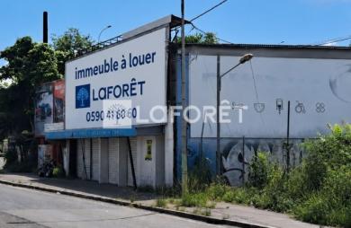 Location Divers 600m² Les Abymes