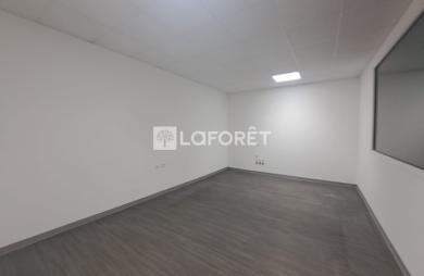 Location Divers 600m² Les Abymes