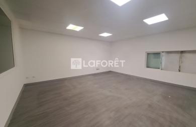 Location Divers 600m² Les Abymes